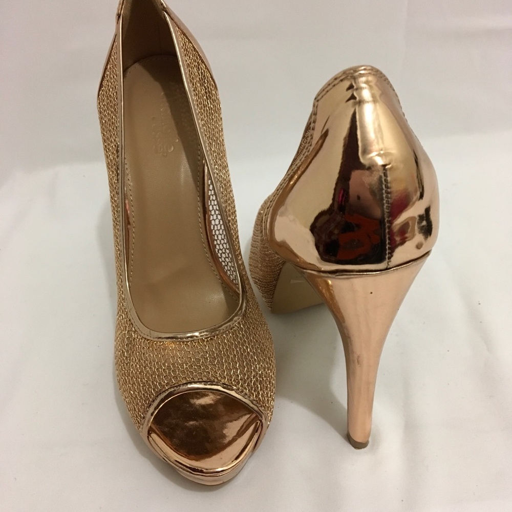 Shoes - Picture 3 of 4